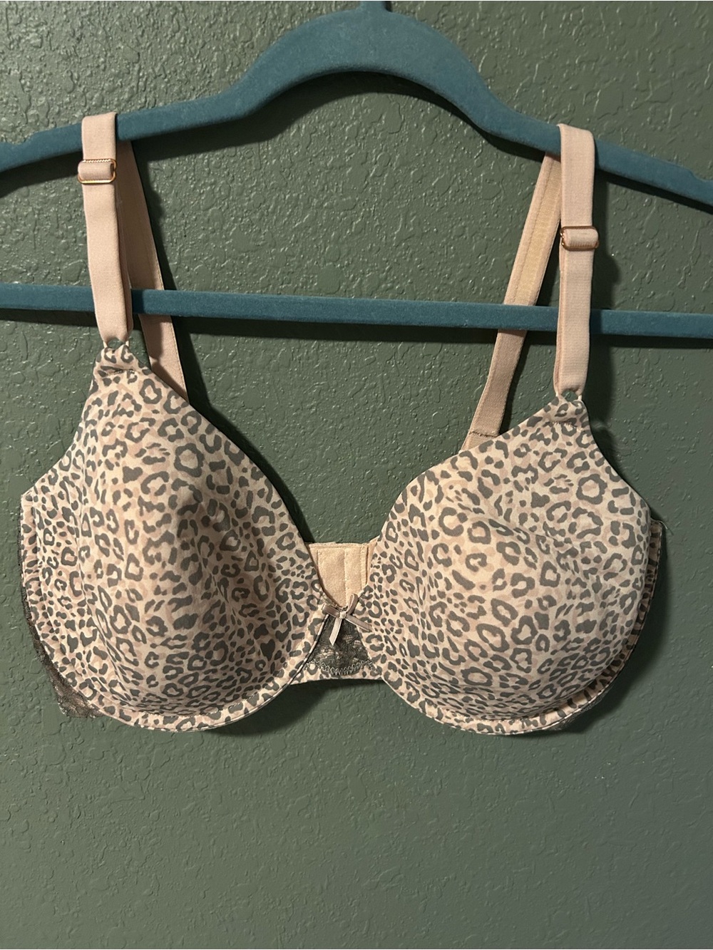 Maidenform pink and grey opposed print bra  #lingerie #animalprint